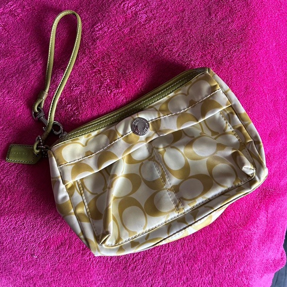 Coach Handbags - COACH WRISTLET VTG